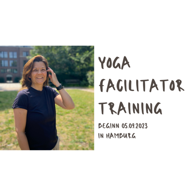 Ein Bild von Lisa, der Ausbilderin und dem Schriftzug Yoga Facilitator Ausbildung